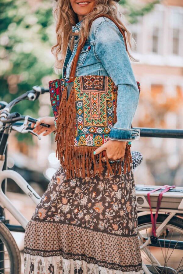 Check out Ibizabohogirl with this vintage inspired boho chic city look