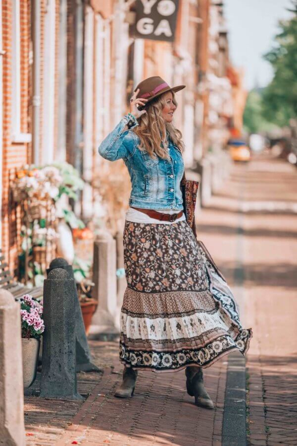 Check out Ibizabohogirl with this vintage inspired boho chic city look